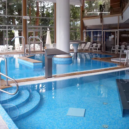Logis & Marina D'adelphia 4*