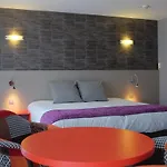 Otel & Marina D'adelphia