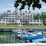 & Marina D'adelphia 4*
