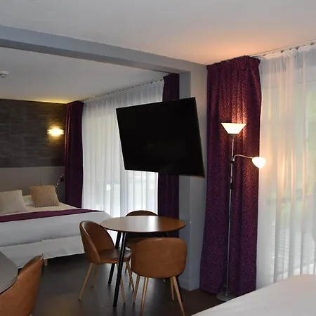 Hotel Logis & Marina D'adelphia 4*