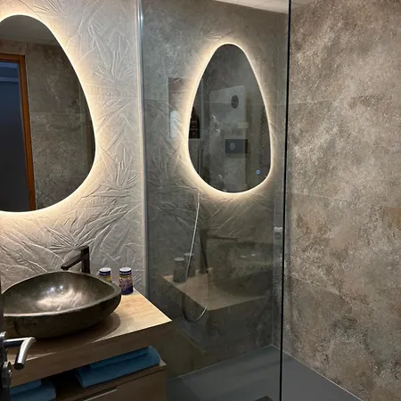 Szálloda & Marina D'adelphia