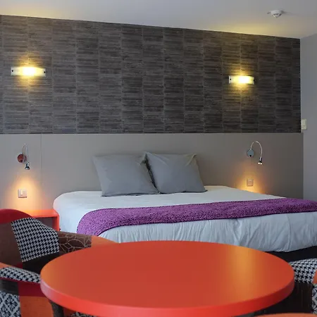 Hotell Logis & Marina D'adelphia