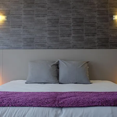 Logis & Marina D'adelphia Hotel 4*