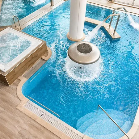 Logis & Marina D'adelphia 4*
