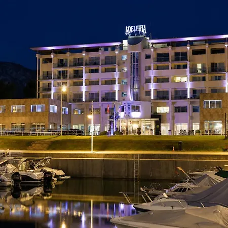 Hotel Logis & Marina D'adelphia 4*