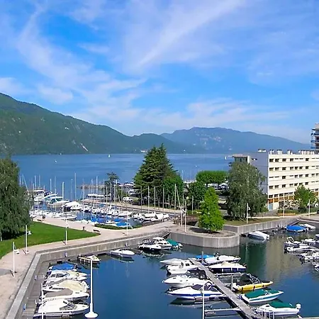 Logis & Marina D'adelphia Hotell 4*