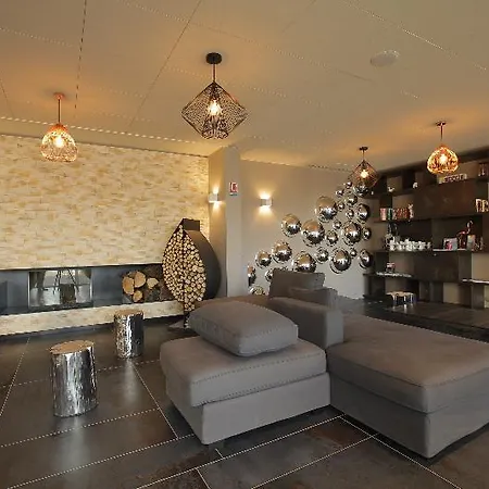 Logis & Marina D'adelphia Hotel