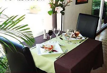 Logis & Marina D'adelphia Hotell