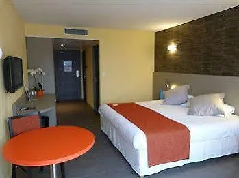 Logis & Marina D'adelphia Hotell 4*
