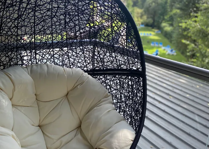 & Marina D'adelphia אקס-לה-באינס