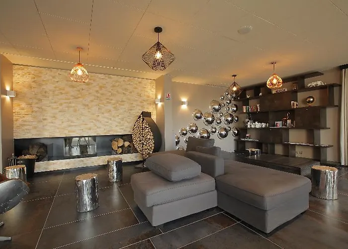 & Marina D'adelphia Hotel