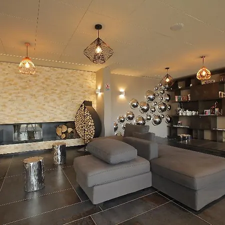 & Marina D'adelphia Hotel